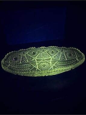 Vintage UV Reactive EAPG Oval/Gondola Celery Dish Star Burst Pattern